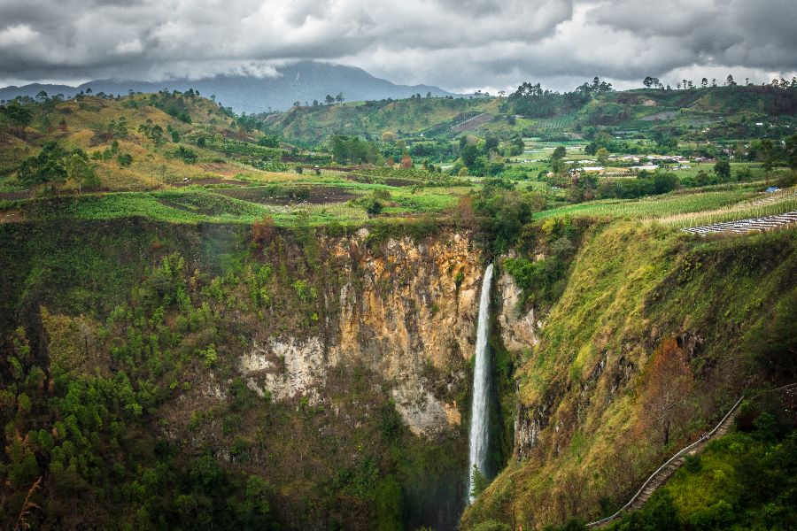 indonesie sumatra samosir berastagi sipiso piso waterval