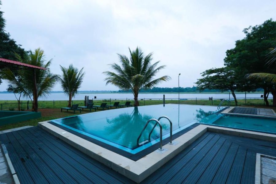 sri lanka polonnaruwa pharo lake hotel 216