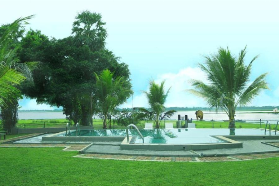 sri lanka polonnaruwa pharo lake hotel 226