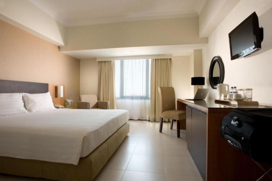 indonesie sulawesi java hotel santika pandegiling 694
