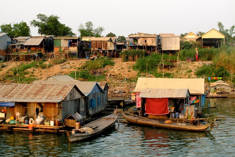cambodja phnom penh mekong rivier huisjes