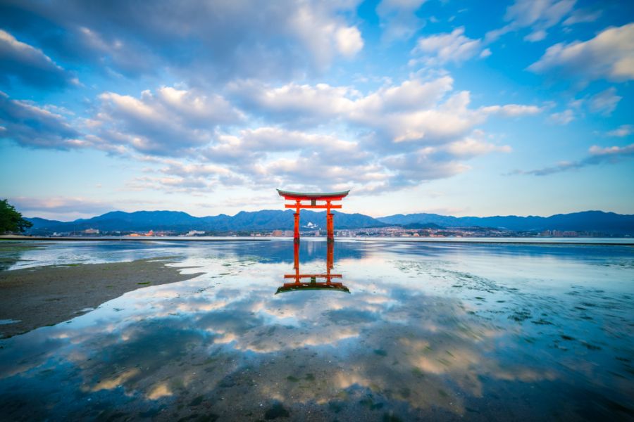 japan hiroshima itsukushima shrine