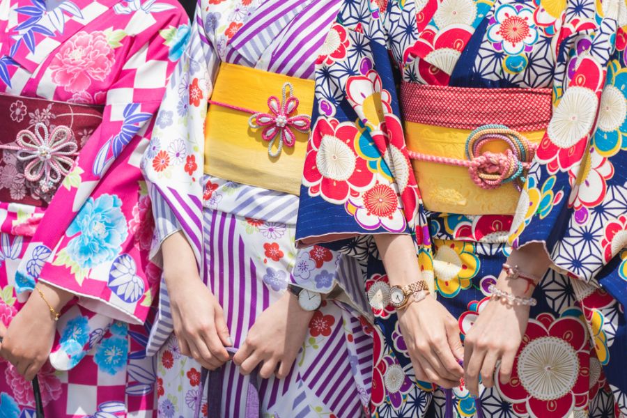 japan tokyo meisjes in kimono