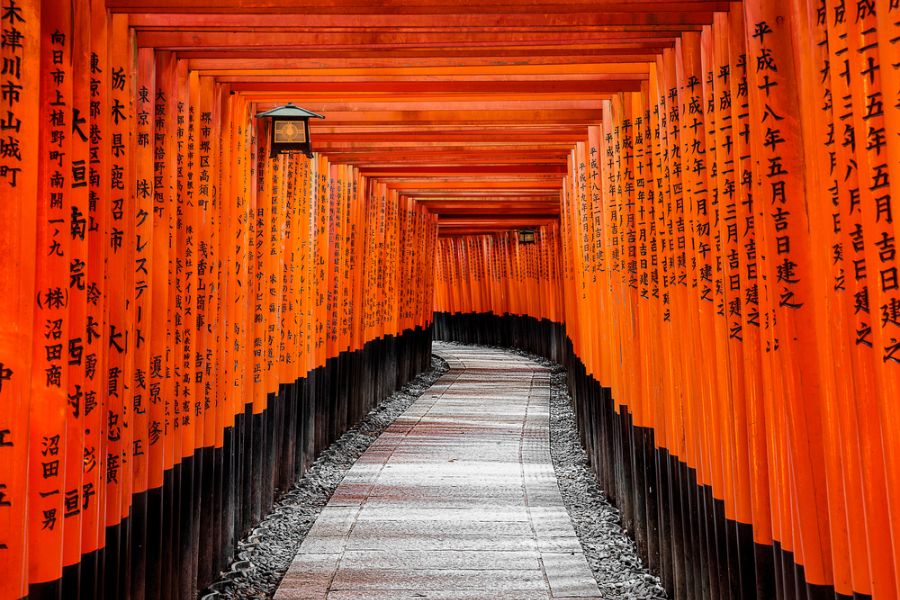 japan kyoto fushimi inari shrine torii poorten