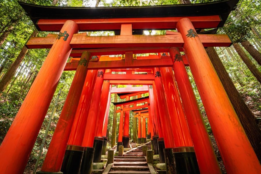 japan kyoto fushimi inari shrine torii poorten
