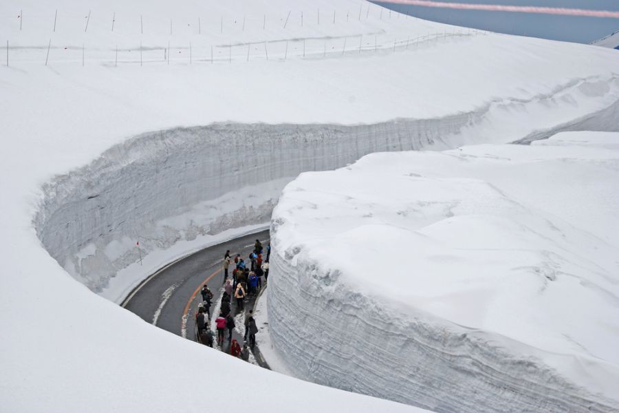 japan tateyama kurobe alpine route sneeuwmuur