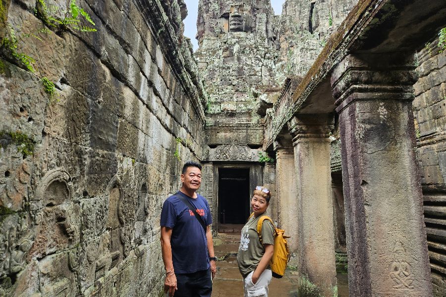 Gidsen Rudi en Ben in Siem Reap, Cambodja