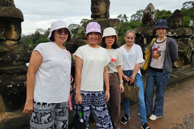 Collega's Joon, Pluk, Phung, Pim en Knot in Cambodja 