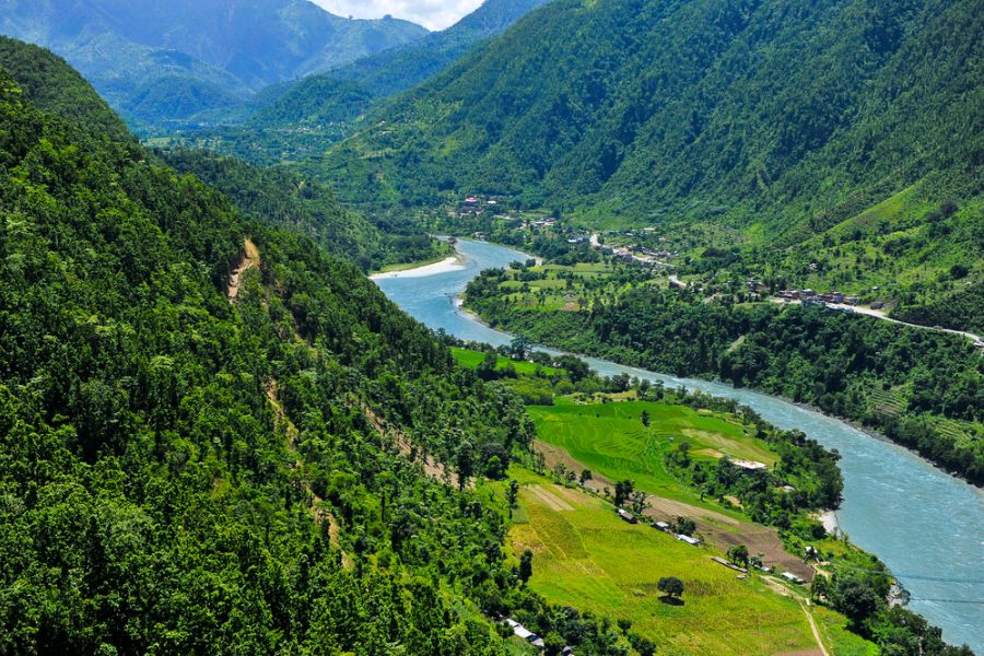 nepal citwan uitzicht op de trisuli rivier en kurintar vanaf de kabelbaan