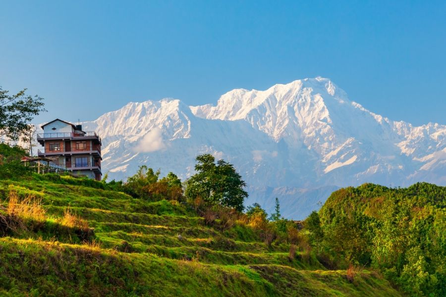 nepal pokhara uitzicht op het annapurna massief vanaf het uitkijkpunt op de sarangkot heuvel in het himalaya gebergte in pokhara