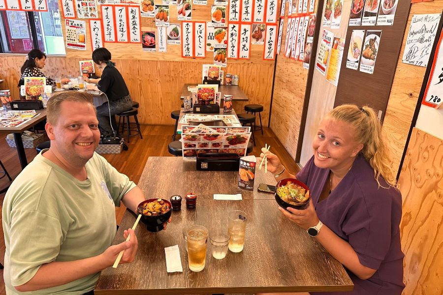 Collega's Jeroen en Natasja in japan