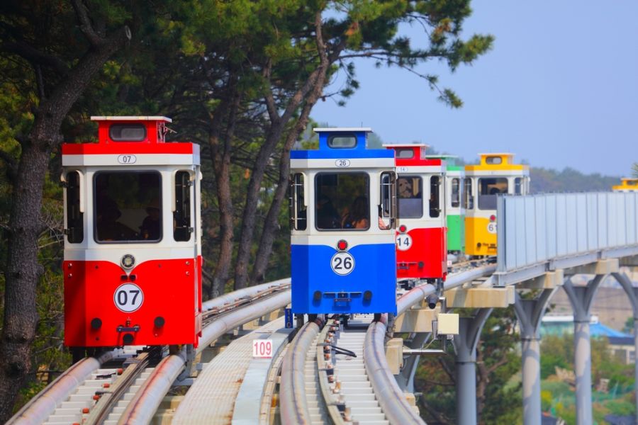 Kleurrijke treintjes in Busan