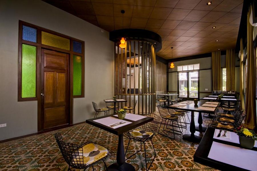 The Henry Hotel Manila